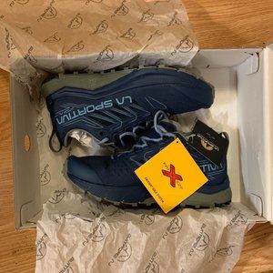 La Sportiva Jackal Size 39 (7.5+ US Size)